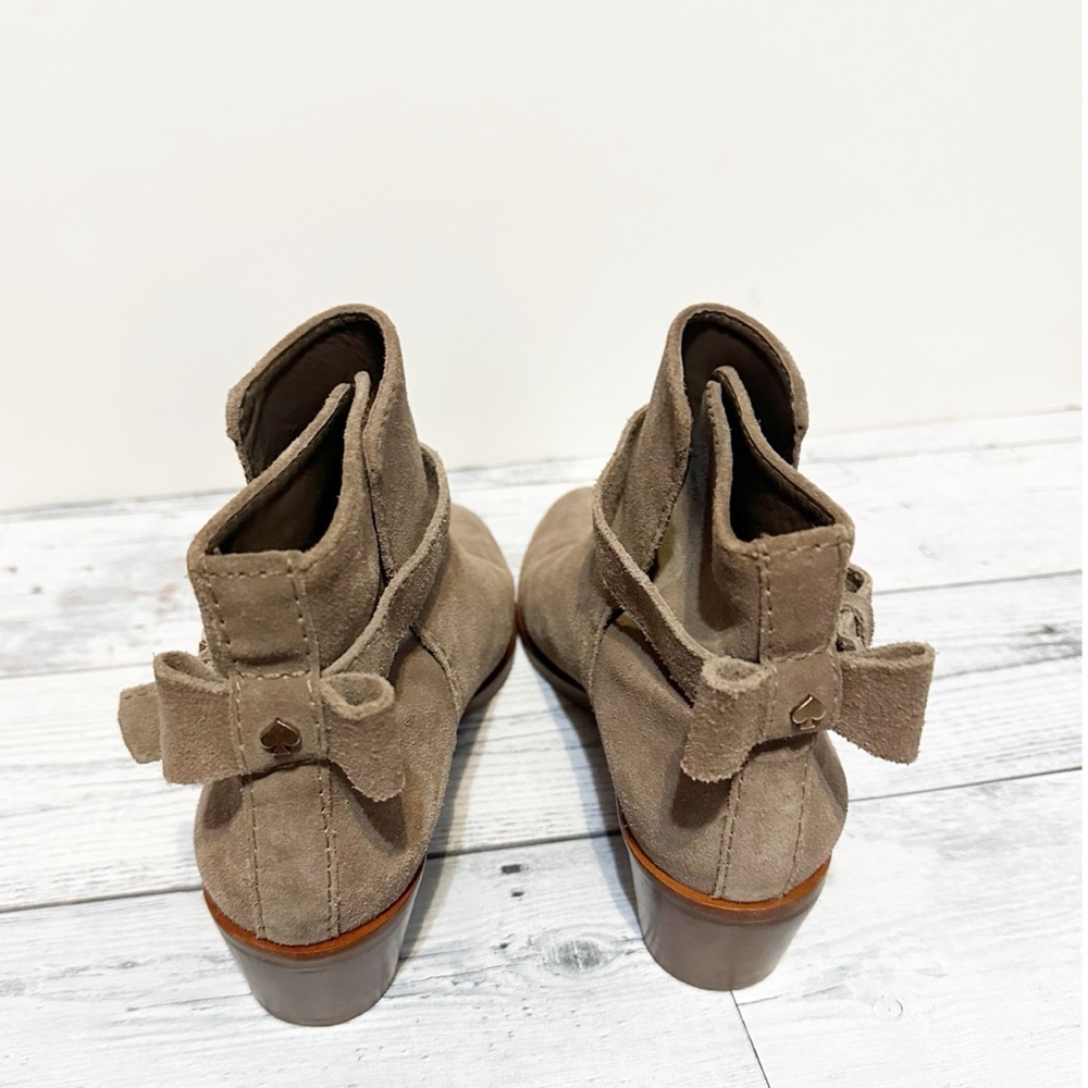 kate spade new York TALEY Light Taupe Suede Leather Ankle Boots Bow Logo Sz 6 - Picture 3 of 9